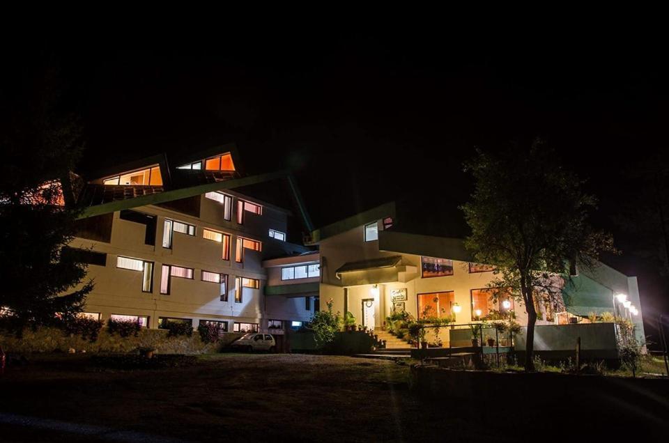 ホテル Randunica Văliug エクステリア 写真